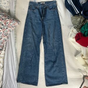 Levi’s rib cage wide leg jeans 27